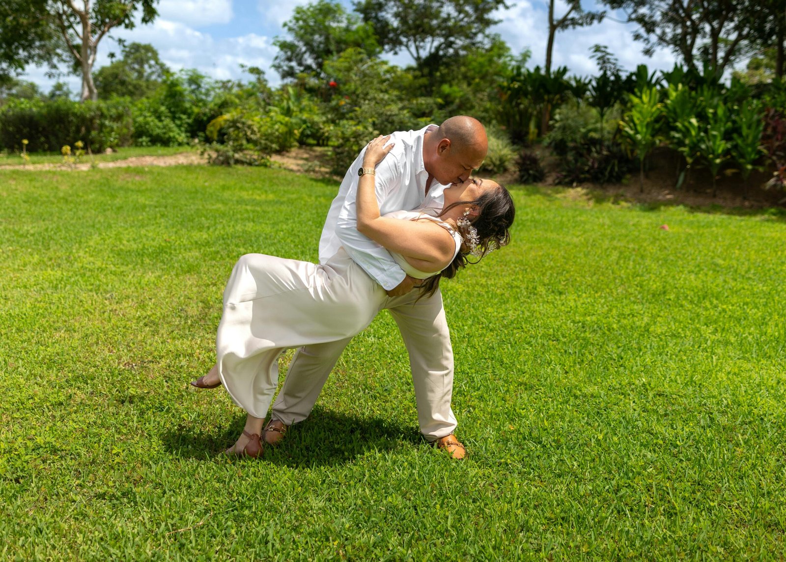 Romantic Couple Dancing Outdoors in Mérida